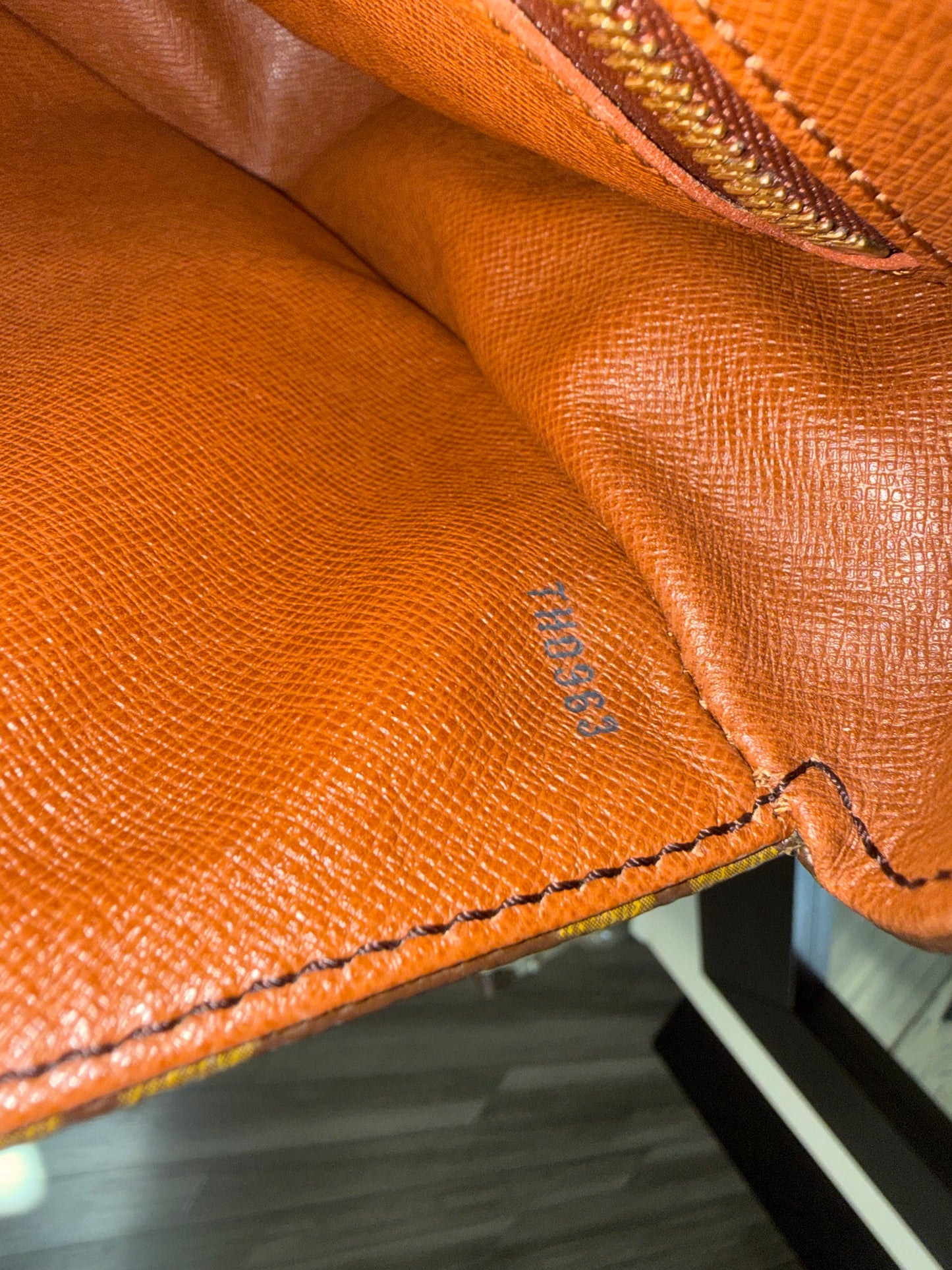 Pre-owned Authentic Louis Vuitton Saint Cloud GM Monogram Crossbody Bag