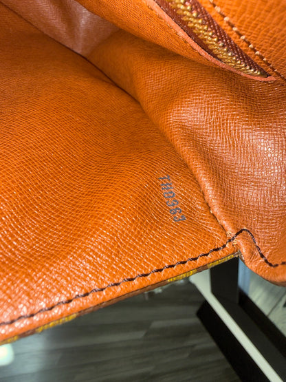 Pre-owned Authentic Louis Vuitton Saint Cloud GM Monogram Crossbody Bag