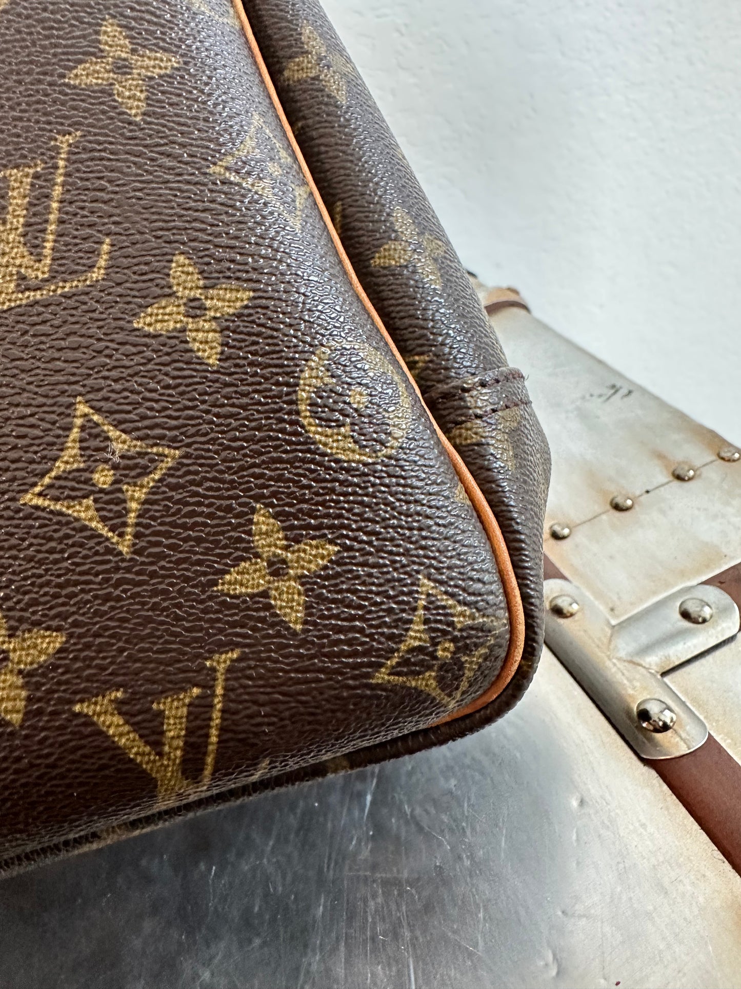 Pre-owned Authentic Louis Vuitton Deauville Monogram Handbag