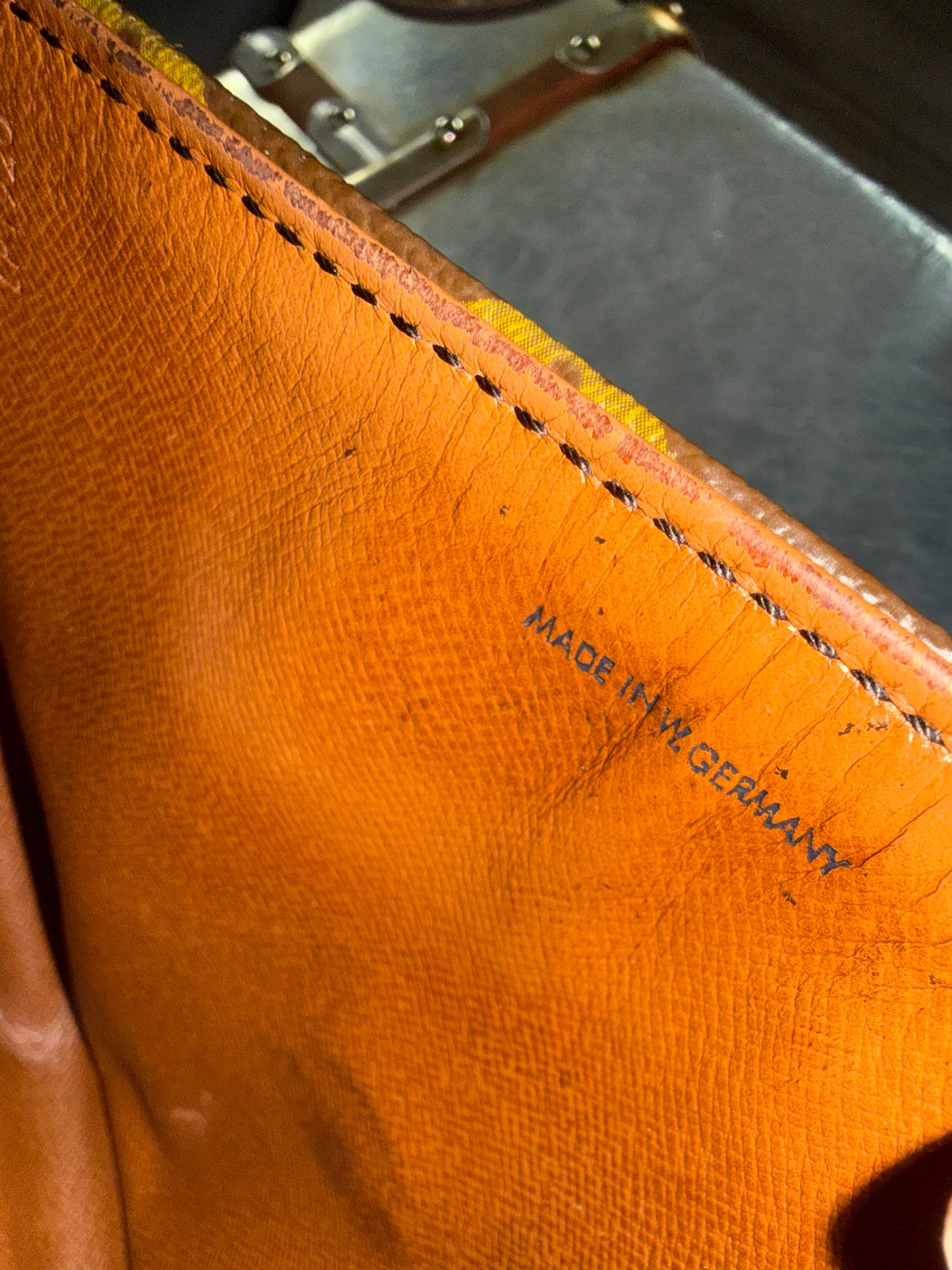 Pre-owned Authentic Louis Vuitton Saint Cloud MM Monogram Shoulder / Crossbody Bag