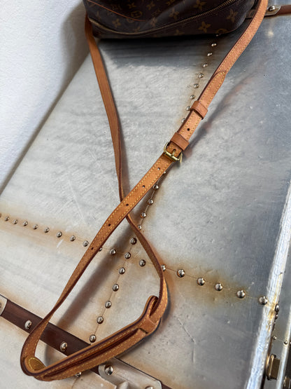 Pre-owned Louis Vuitton Trocadero 30 Monogram Shoulder / Crossbody Bag