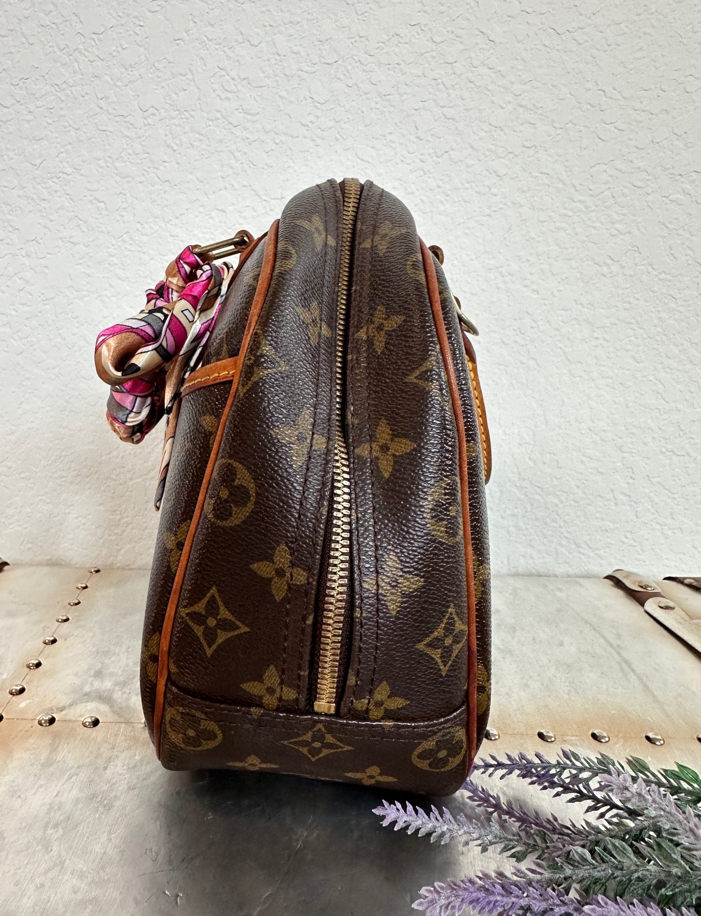 Pre-owned Authentic Louis Vuitton Trouville Monogram Handbag