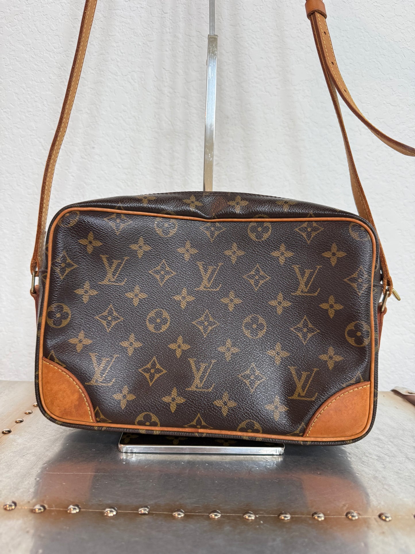 Pre-owned Authentic Louis Vuitton Trocadero 27 Monogram Crossbody Bag