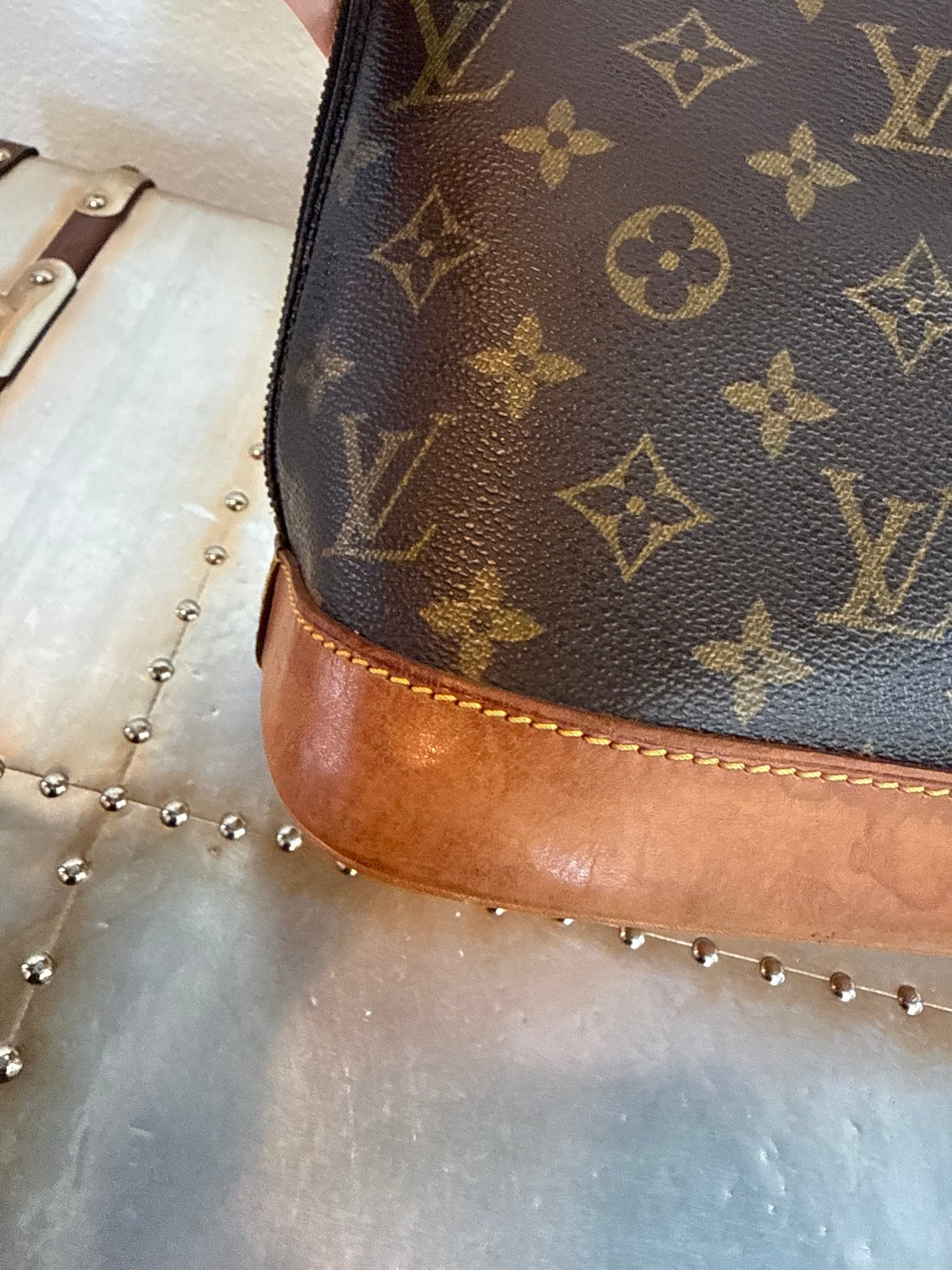 Pre-owned Authentic Louis Vuitton Alma PM Monogram Handbag