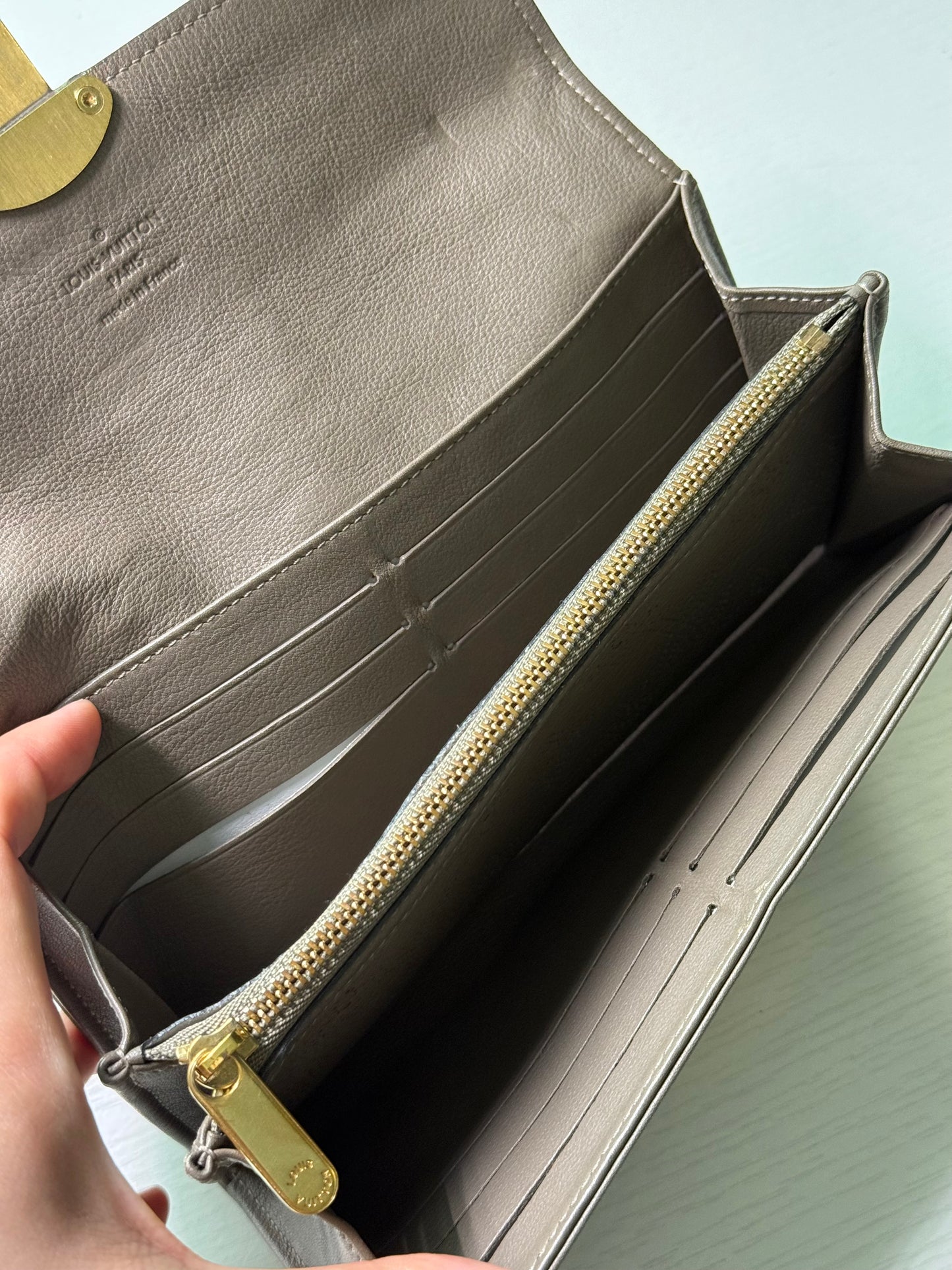Pre-owned Authentic Louis Vuitton Mahina Amelia long Wallet
