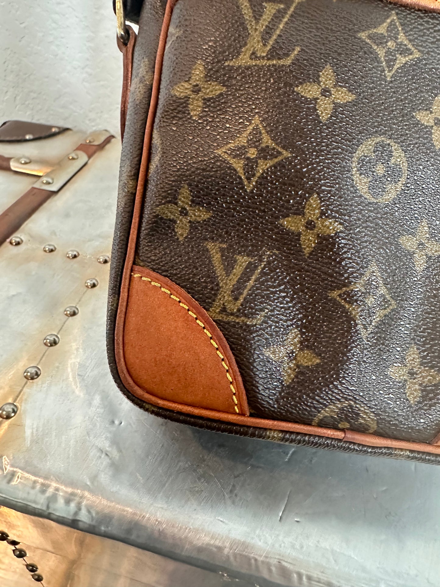 Pre-owned Authentic Louis Vuitton Danube Monogram Crossbody Bag