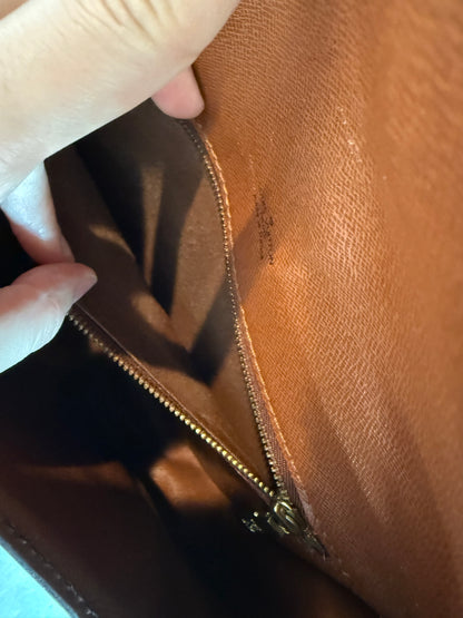 Pre-owned Authentic Louis Vuitton Saint Cloud GM Monogram Crossbody Bag