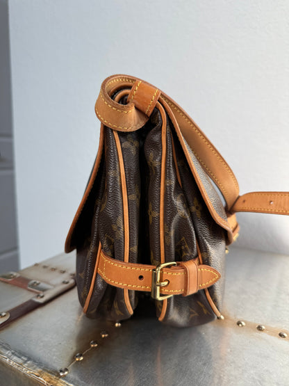 Pre-owned Authentic Louis Vuitton Saumur 30 Monogram Crossbody Bag