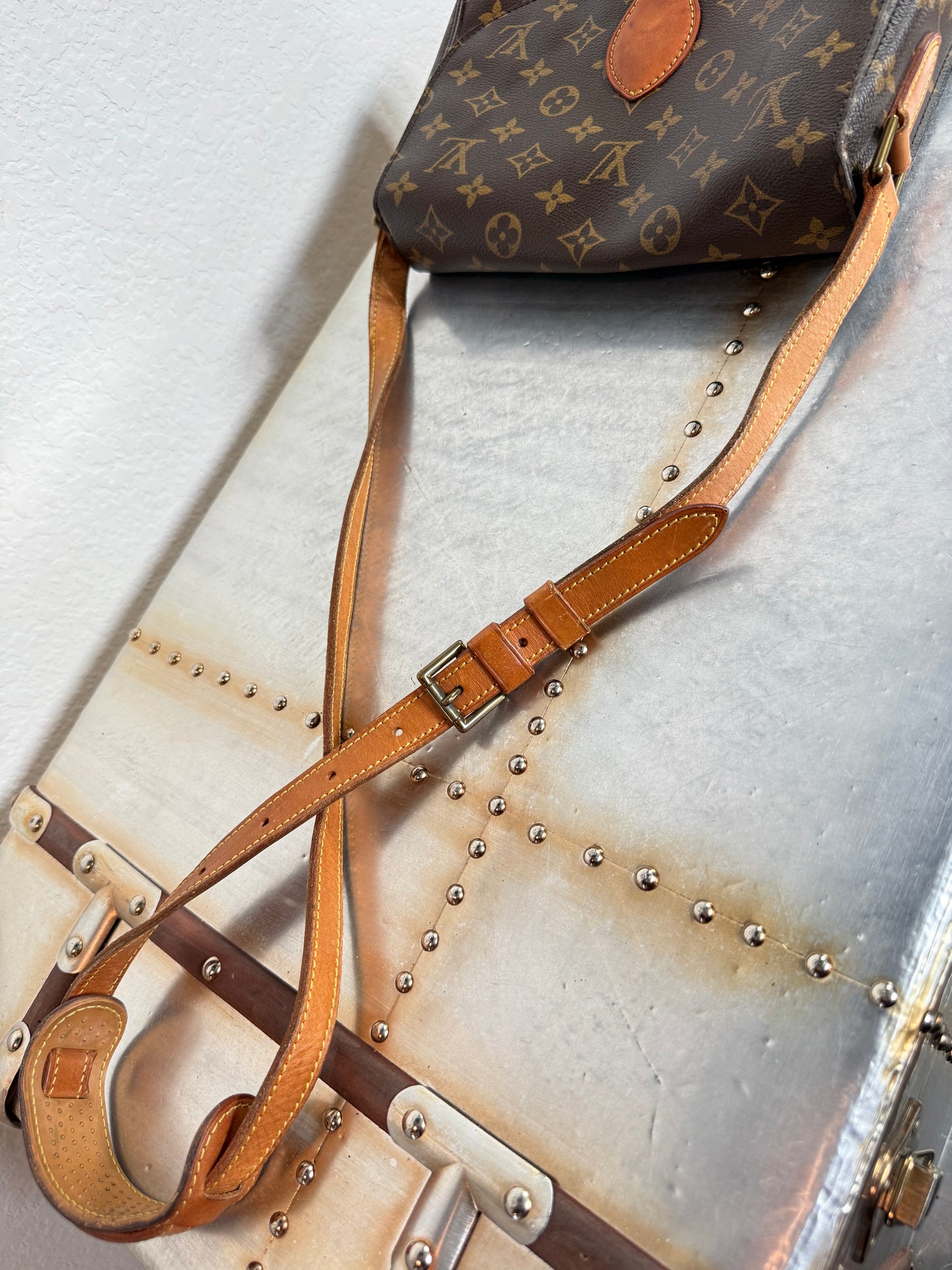 Pre-owned Authentic Louis Vuitton Saint Cloud GM Monogram Crossbody Bag