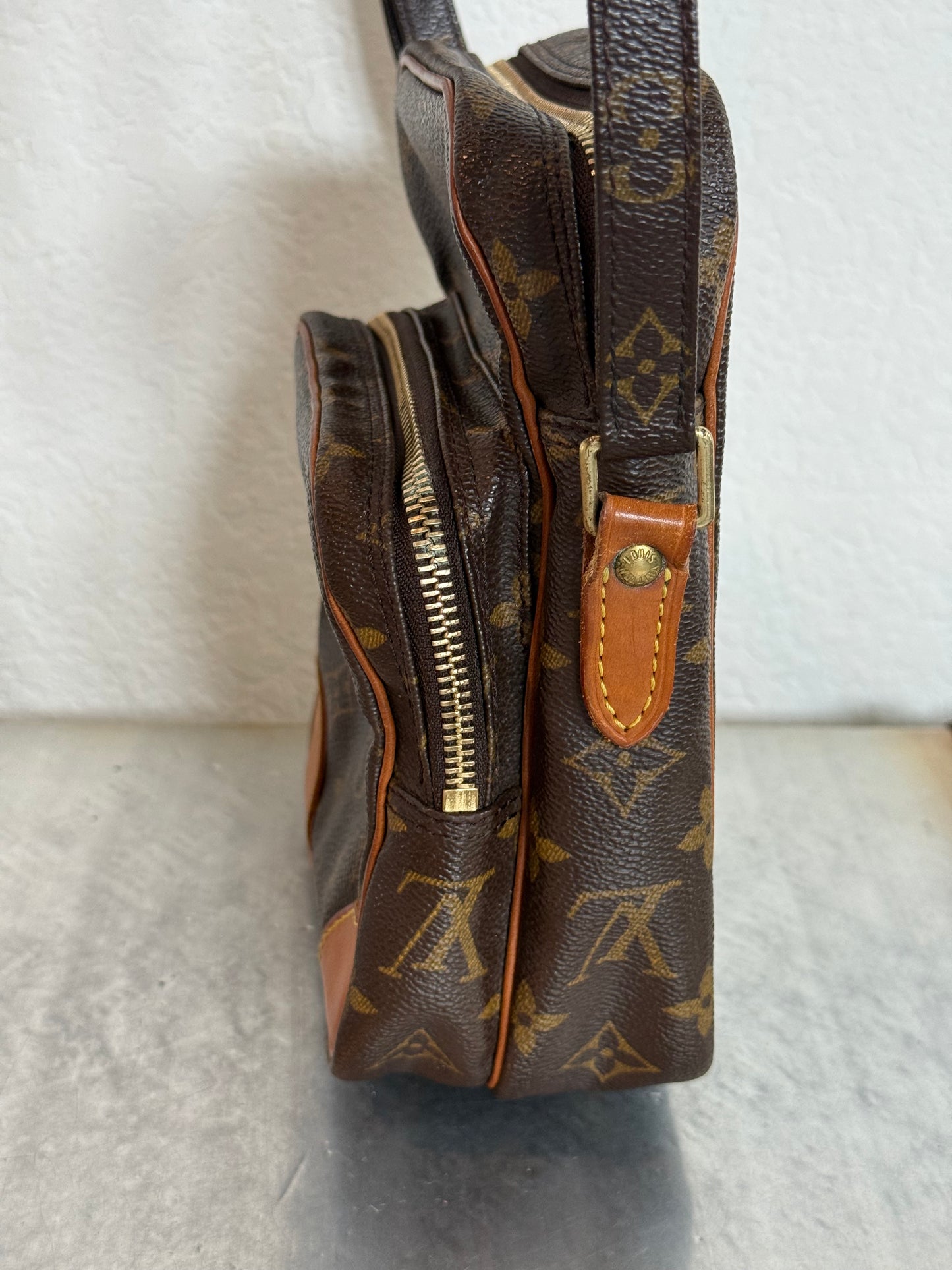 Pre-owned Authentic Louis Vuitton Amazon Monogram Crossbody Bag