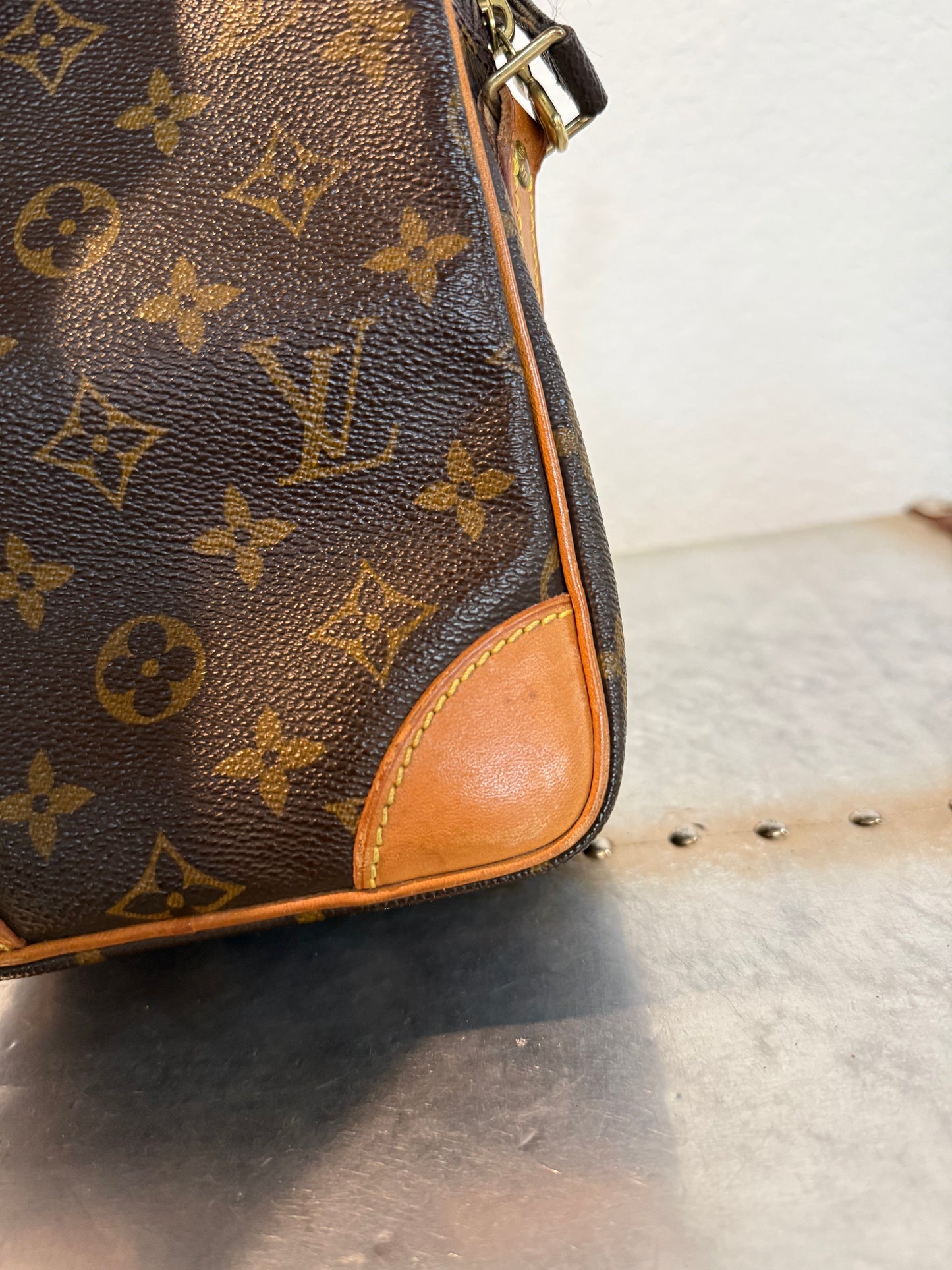 Pre-owned Authentic Louis Vuitton Amazon Monogram Crossbody Bag