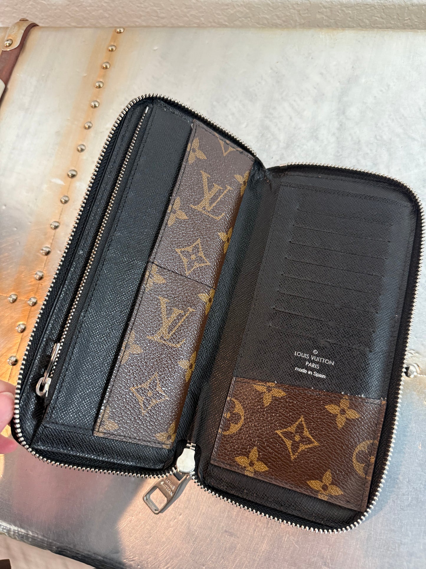 Pre-owned Authentic Louis Vuitton Macassar Vertical Zippy Monogram Wallet