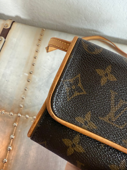 Pre-owned Authentic Louis Vuitton Pochette Twin MM Monogram Shoulder Bag