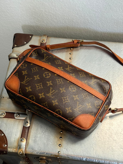 Pre-owned Authentic Louis Vuitton Trocadero 27 Monogram Crossbody Bag