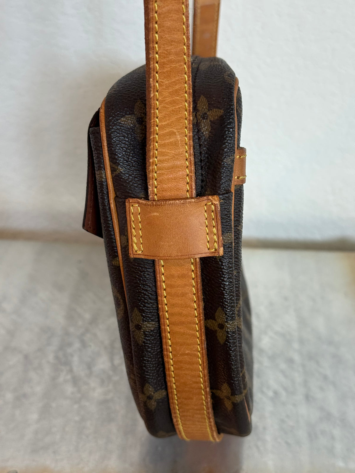 Pre-owned Authentic Louis Vuitton Jeune Fille GM Monogram Crossbody Bag