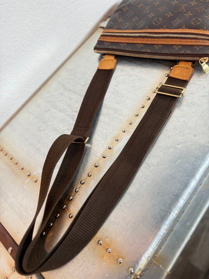 Pre-owned Authentic Louis Vuitton Pochette Bosphore Monogram Shoulder / Crossbody Bag