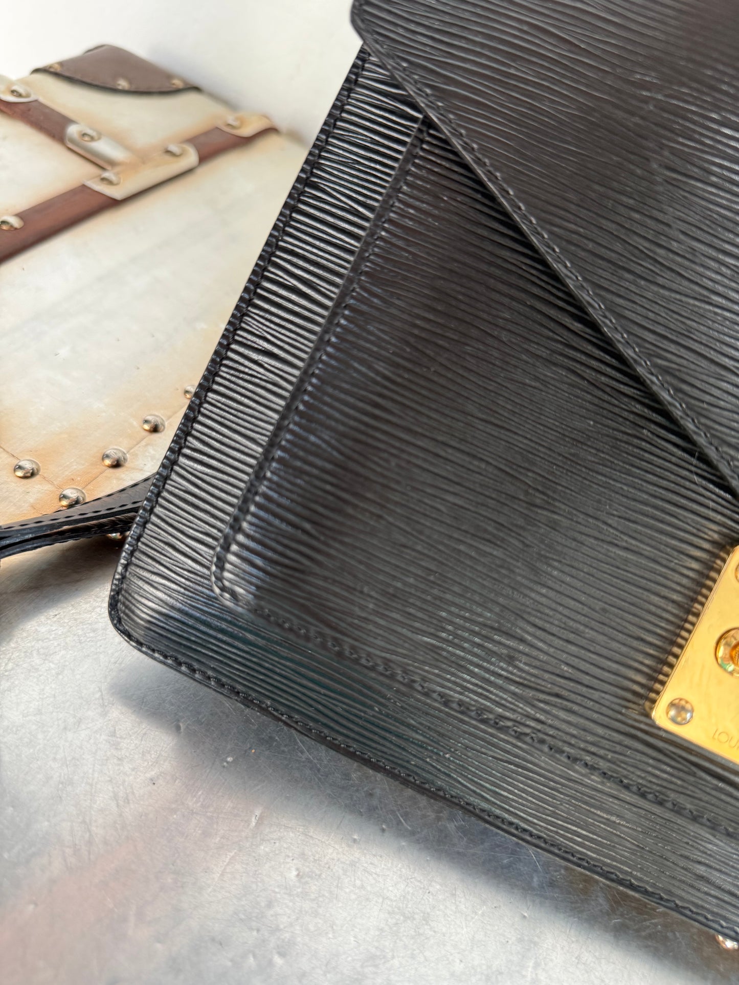 Pre-owned Authentic Louis Vuitton Monceau Epi Black Shoulder / Crossbody Bag