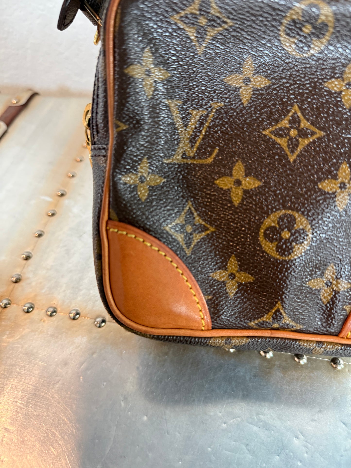 Pre-owned Authentic Louis Vuitton Amazon Monogram Crossbody Bag