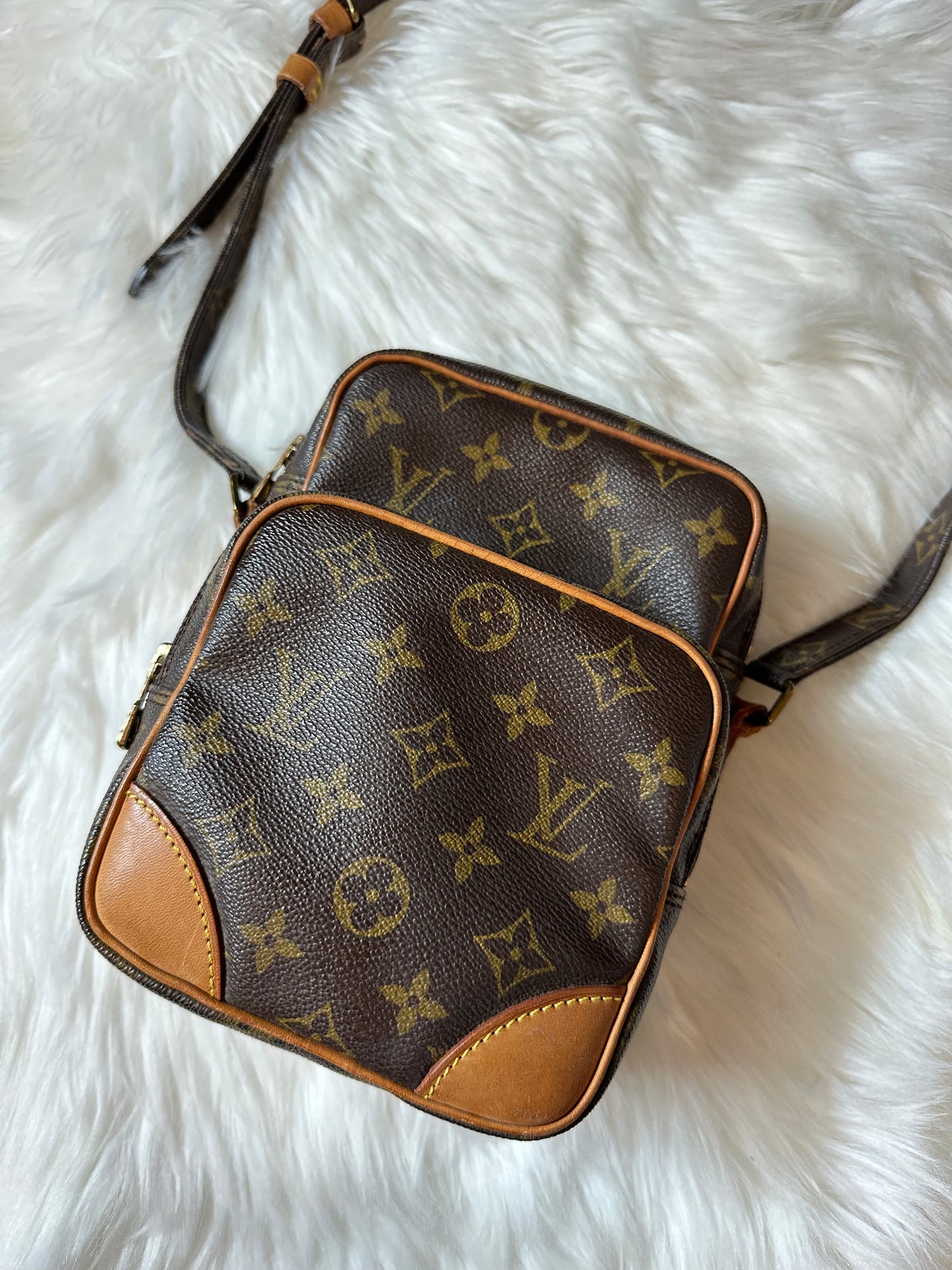 Pre-owned Authentic Louis Vuitton Amazon Monogram Crossbody Bag