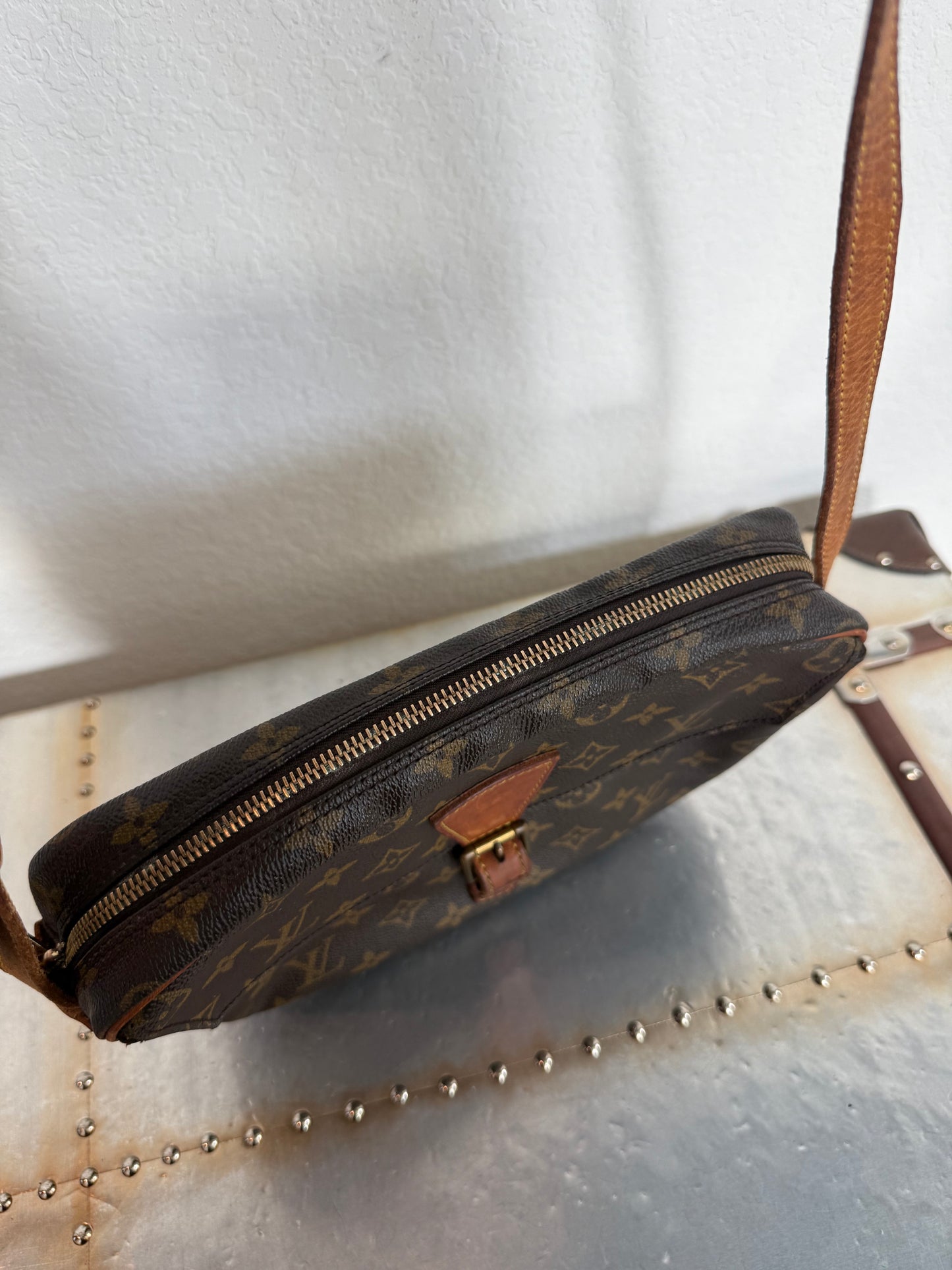 Pre-owned Authentic Louis Vuitton Jeune Fille GM Monogram Crossbody Bag