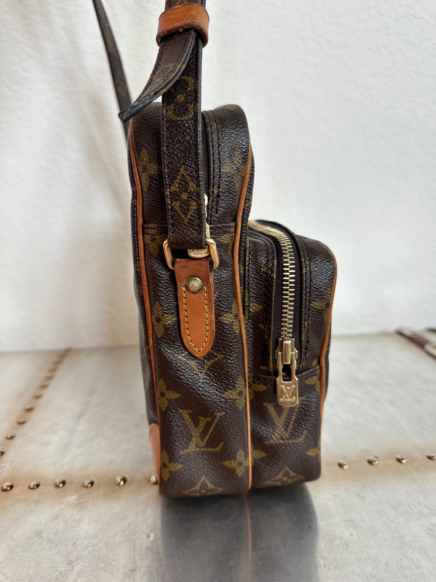 Pre-owned Authentic Louis Vuitton Amazon Monogram Crossbody Bag