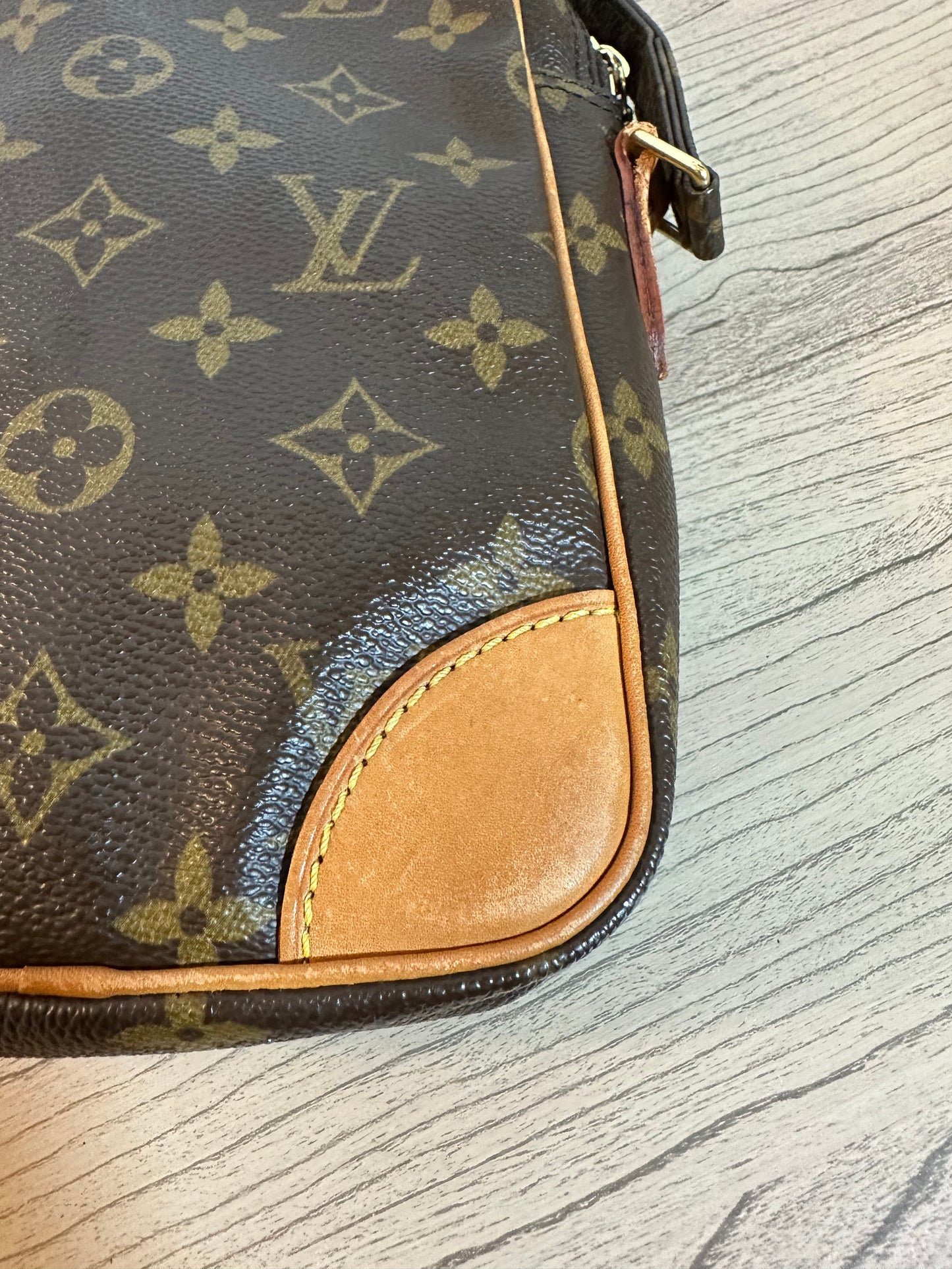 Pre-owned Authentic Louis Vuitton Danube Monogram Crossbody Bag