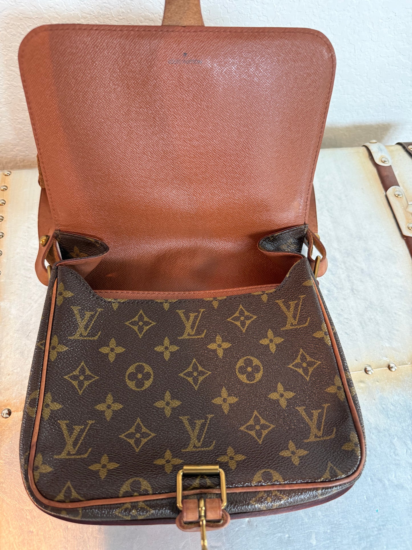 Pre-owned Louis Vuitton Cartouchiere MM Monogram Shoulder / Crossbody Bag