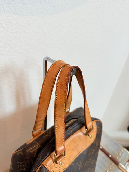 Pre-owned Authentic Louis Vuitton Excursion Monogram Handbag