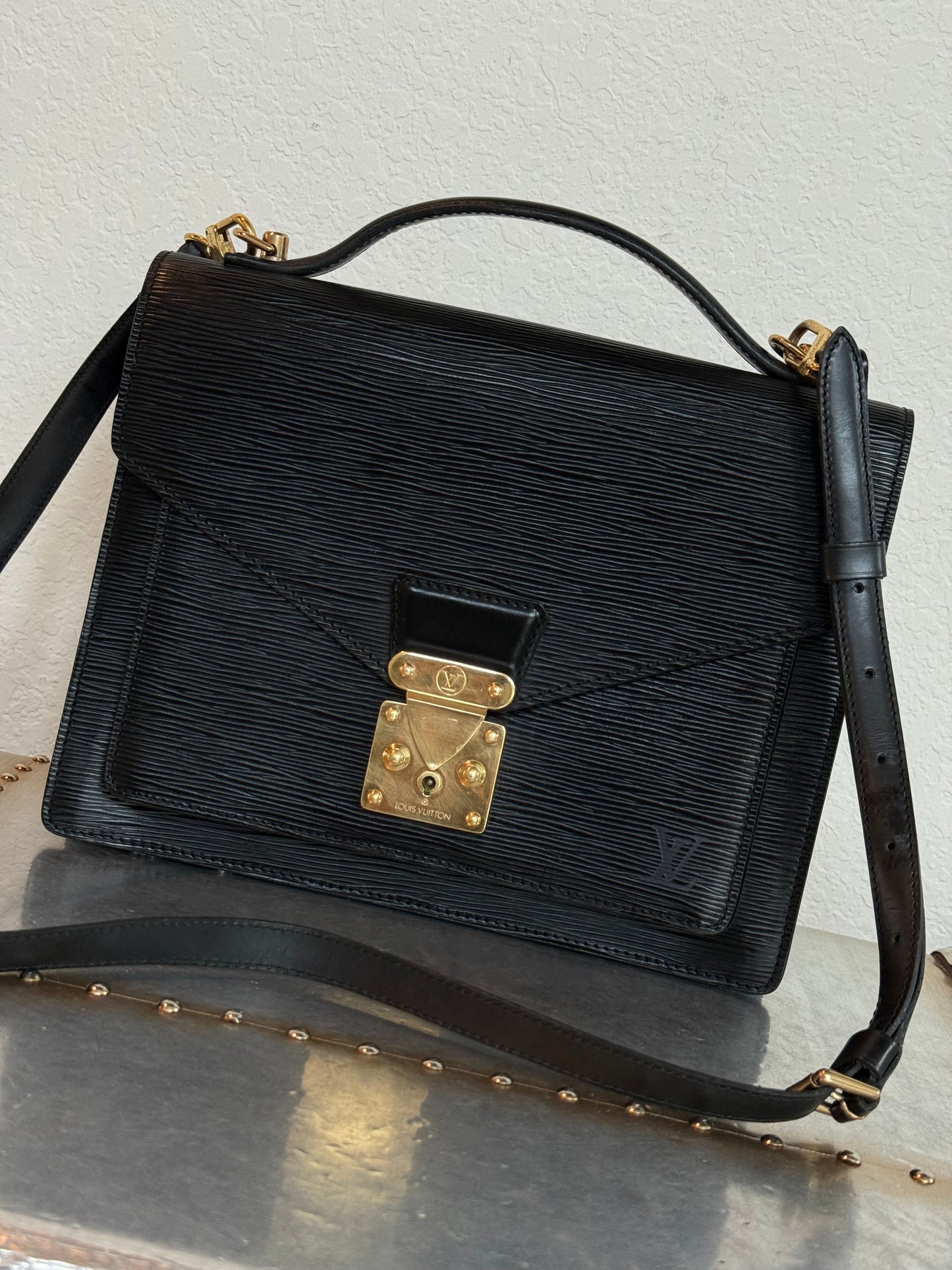 Pre-owned Authentic Louis Vuitton Monceau 28 Epi Black Shoulder / Crossbody Bag