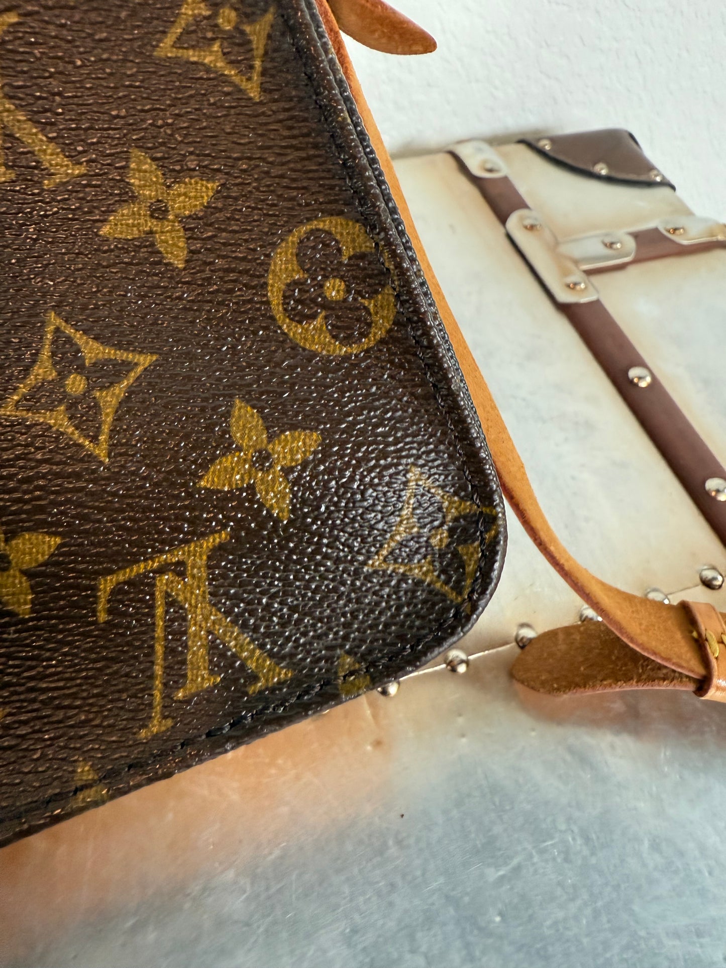 Pre-owned Louis Vuitton Cartouchiere GM Monogram Shoulder / Crossbody Bag