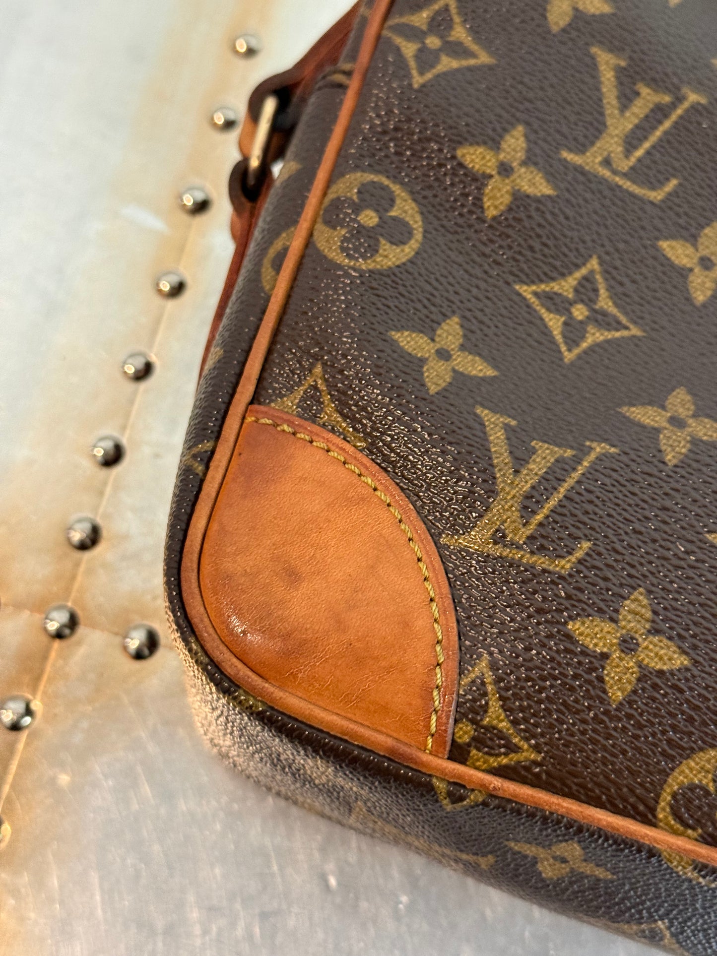 Pre-owned Authentic Louis Vuitton Trocadero 27 Monogram Crossbody Bag