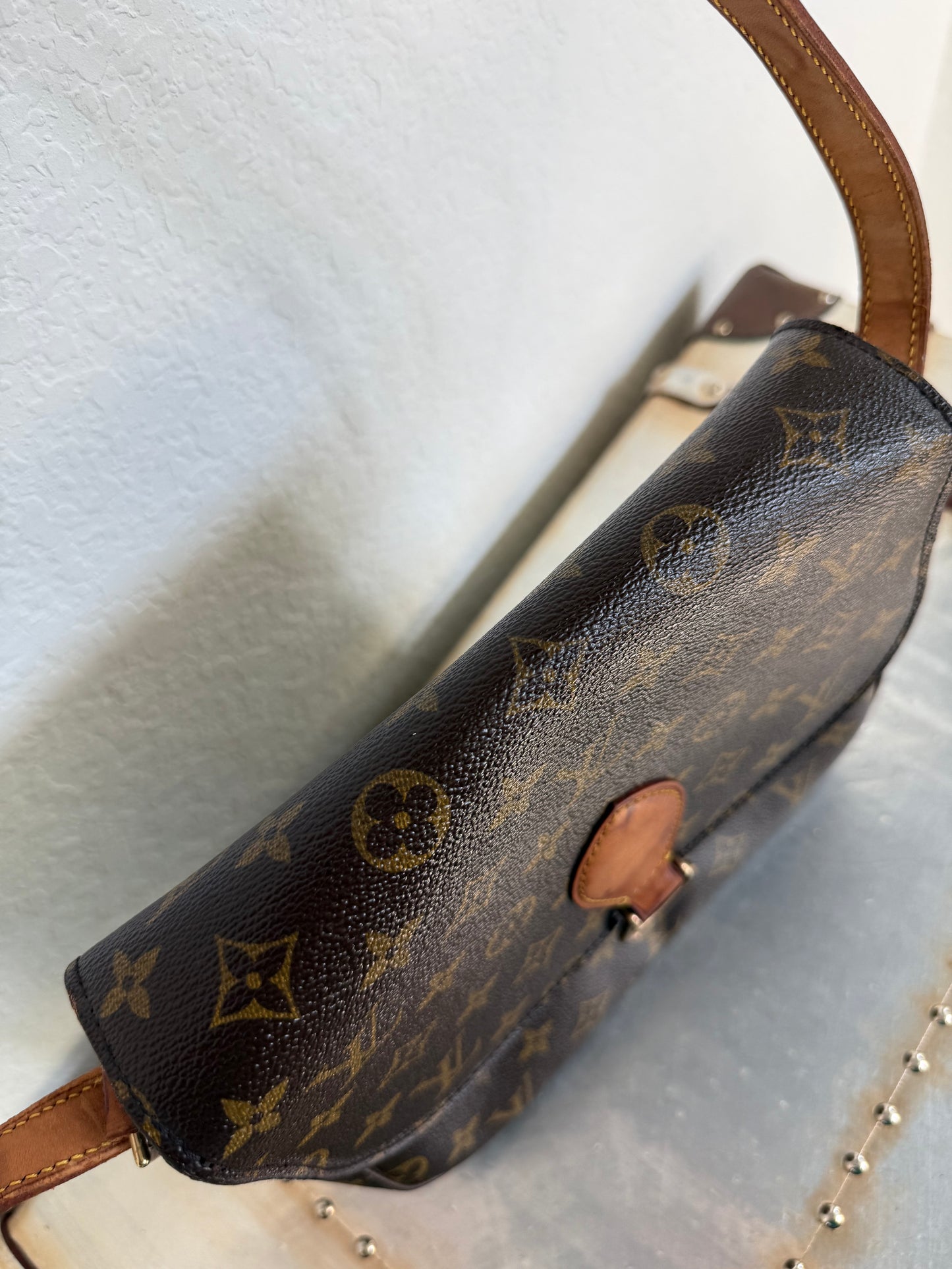 Pre-owned Authentic Louis Vuitton Saint Cloud GM Monogram Crossbody Bag