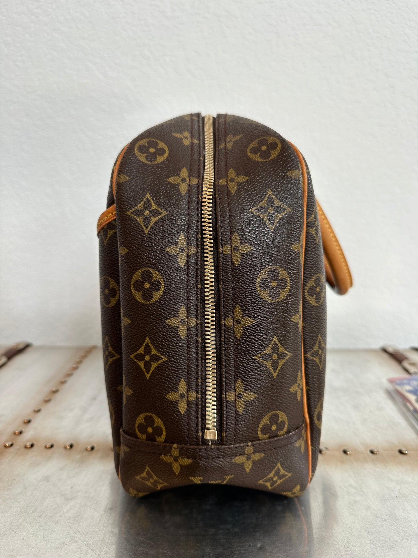 Pre-owned Authentic Louis Vuitton Deauville Monogram Handbag