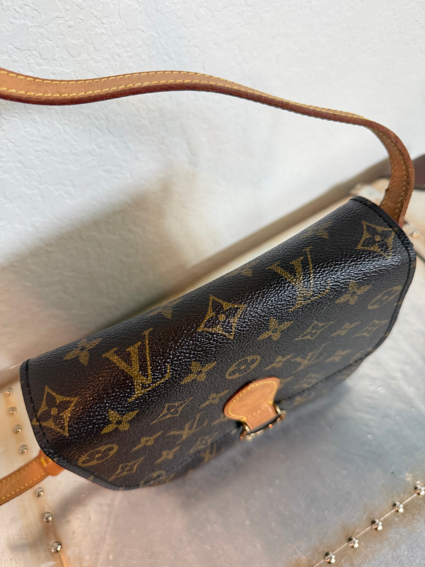 Pre-owned Authentic Louis Vuitton Saint Cloud MM Monogram Crossbody Bag