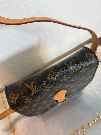 Pre-owned Authentic Louis Vuitton Saint Cloud MM Monogram Crossbody Bag