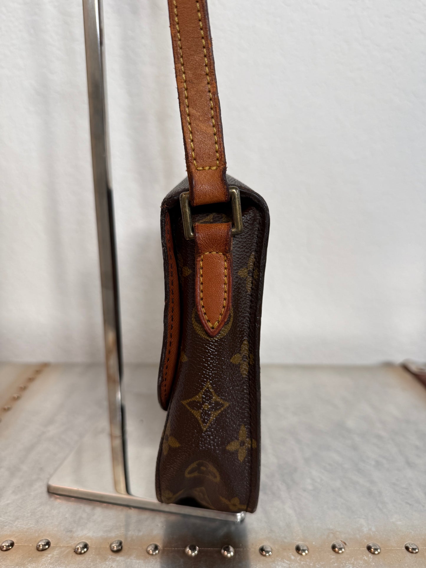 Pre-owned Authentic Louis Vuitton Saint Cloud MM Monogram Shoulder / Crossbody Bag