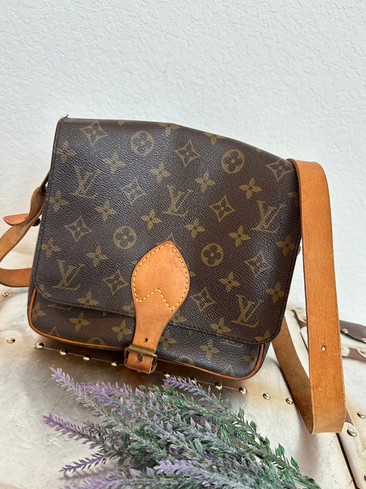 Pre-owned Louis Vuitton Cartouchiere MM Monogram Shoulder / Crossbody Bag