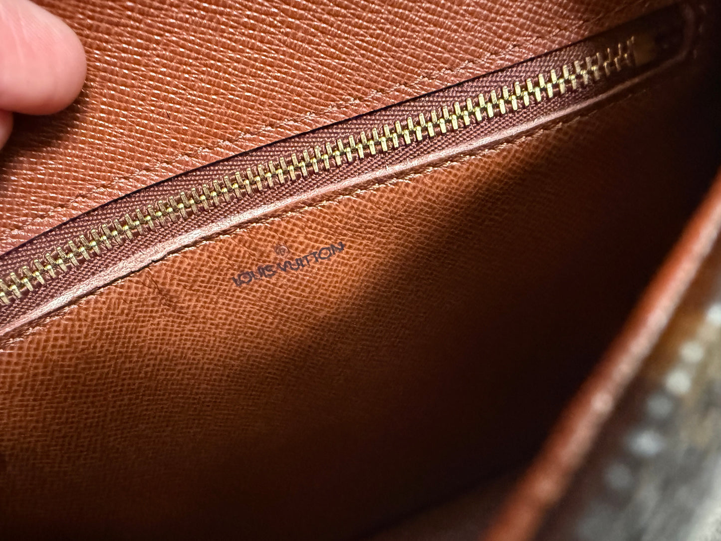 Pre-owned Authentic Louis Vuitton Saint Cloud MM Monogram Shoulder / Crossbody Bag