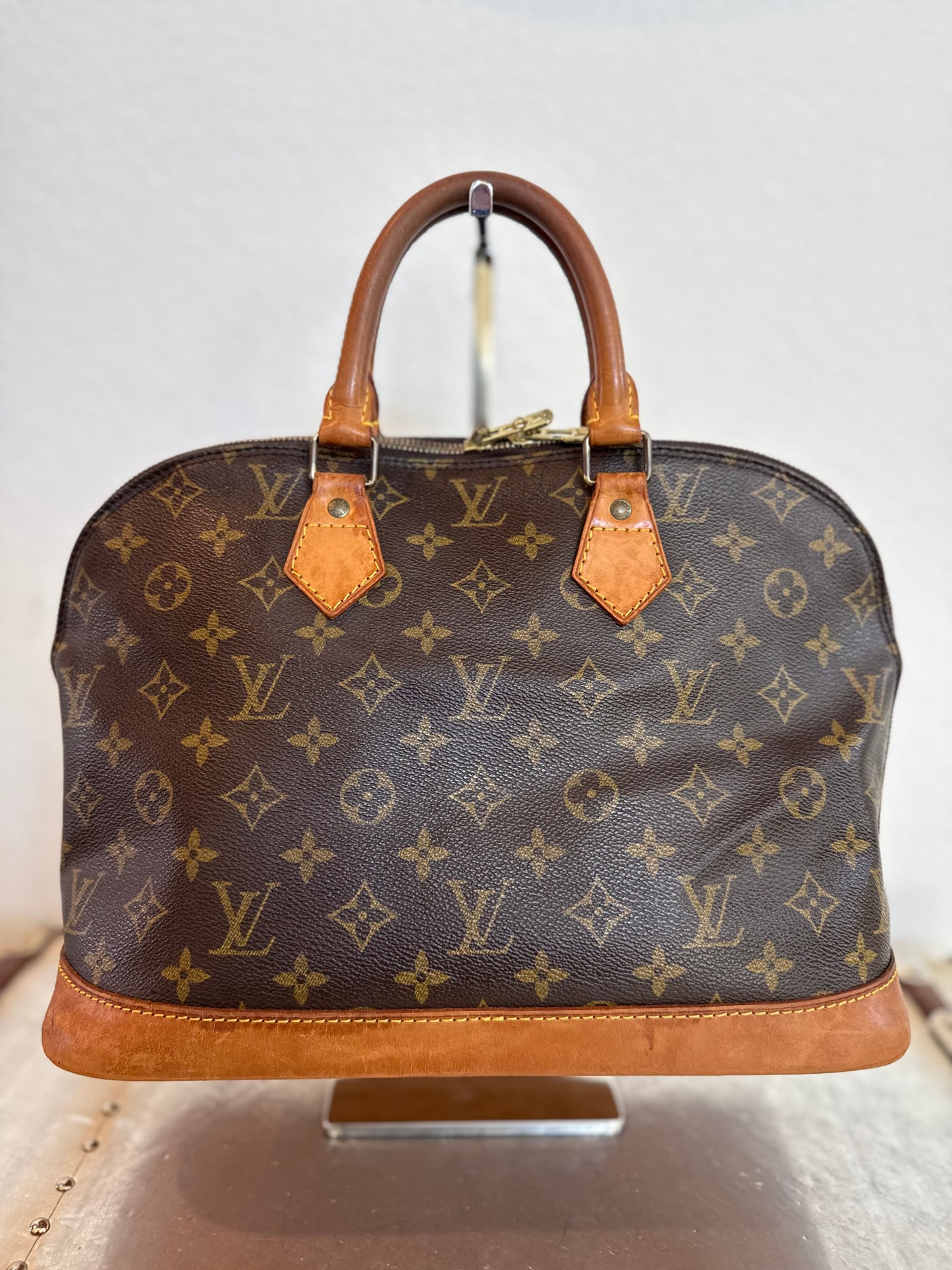 Pre-owned Authentic Louis Vuitton Alma PM Monogram Handbag