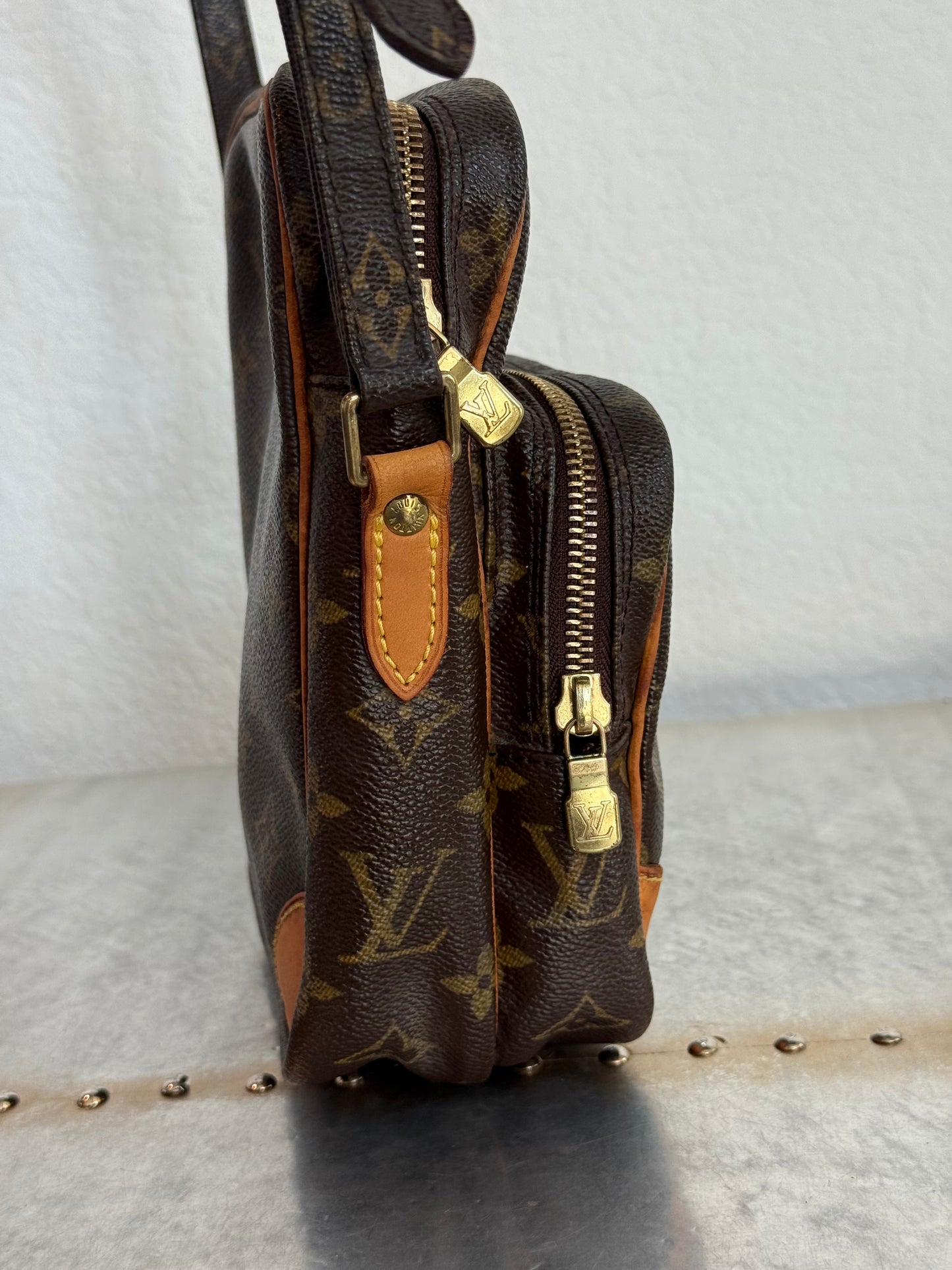 Pre-owned Authentic Louis Vuitton Amazon Monogram Crossbody Bag