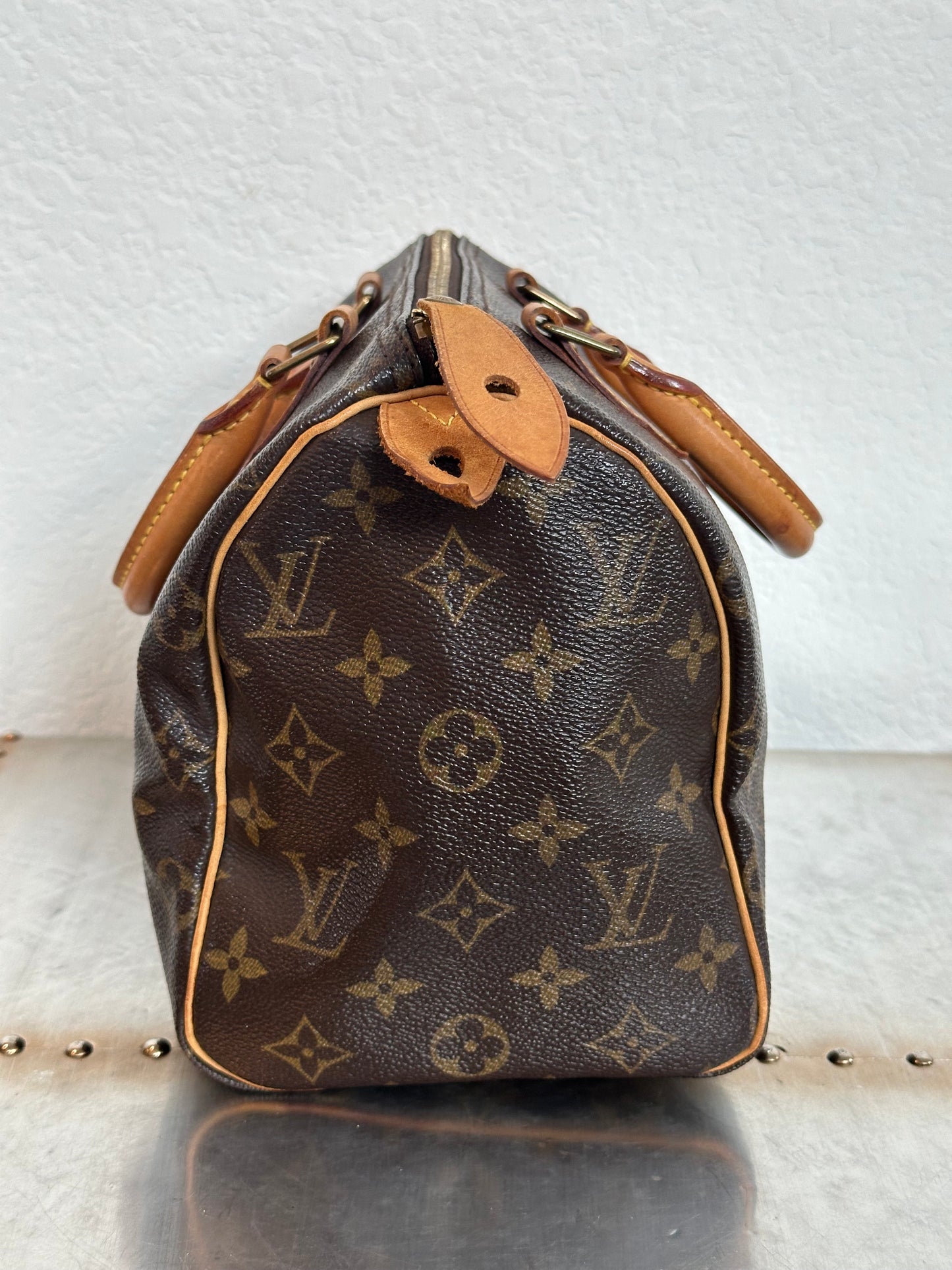 Pre-owned Authentic Louis Vuitton Speedy 25 Monogram Handbag