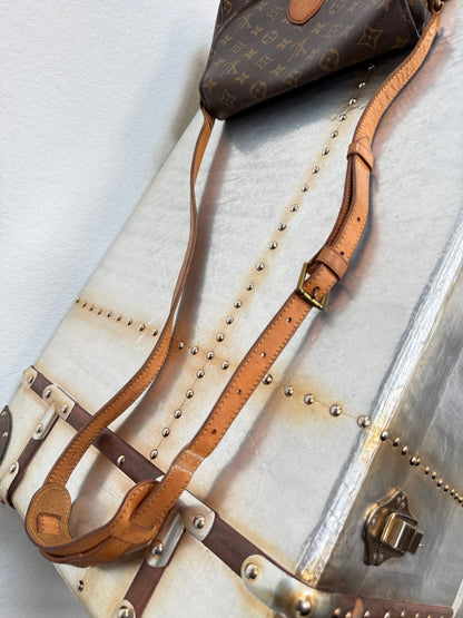 Pre-owned Authentic Louis Vuitton Saint Cloud GM Monogram Crossbody Bag