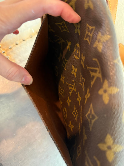 Pre-owned Authentic Louis Vuitton Saint Cloud GM Monogram Crossbody Bag