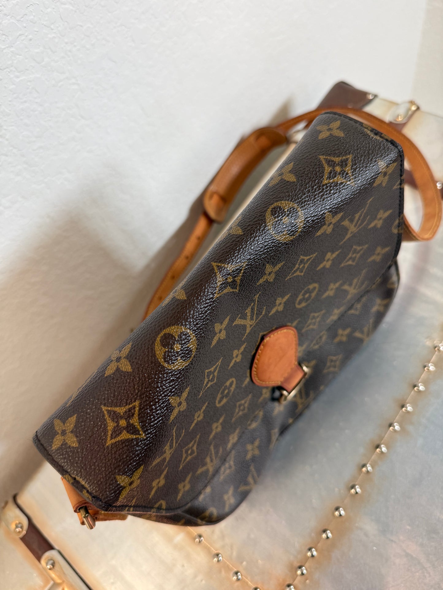 Pre-owned Authentic Louis Vuitton Saint Cloud GM Monogram Crossbody Bag