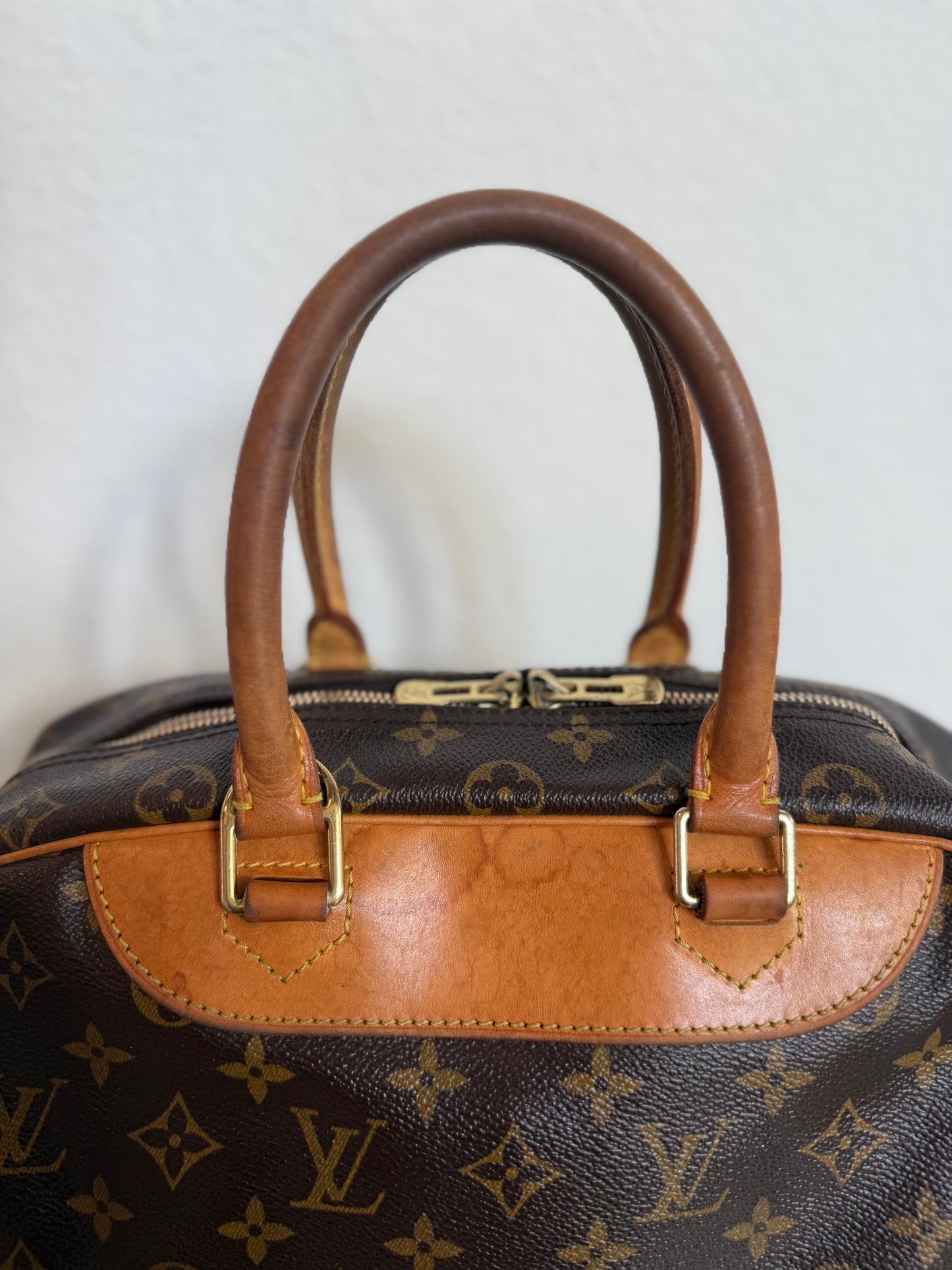 Pre-owned Authentic Louis Vuitton Deauville Monogram Handbag
