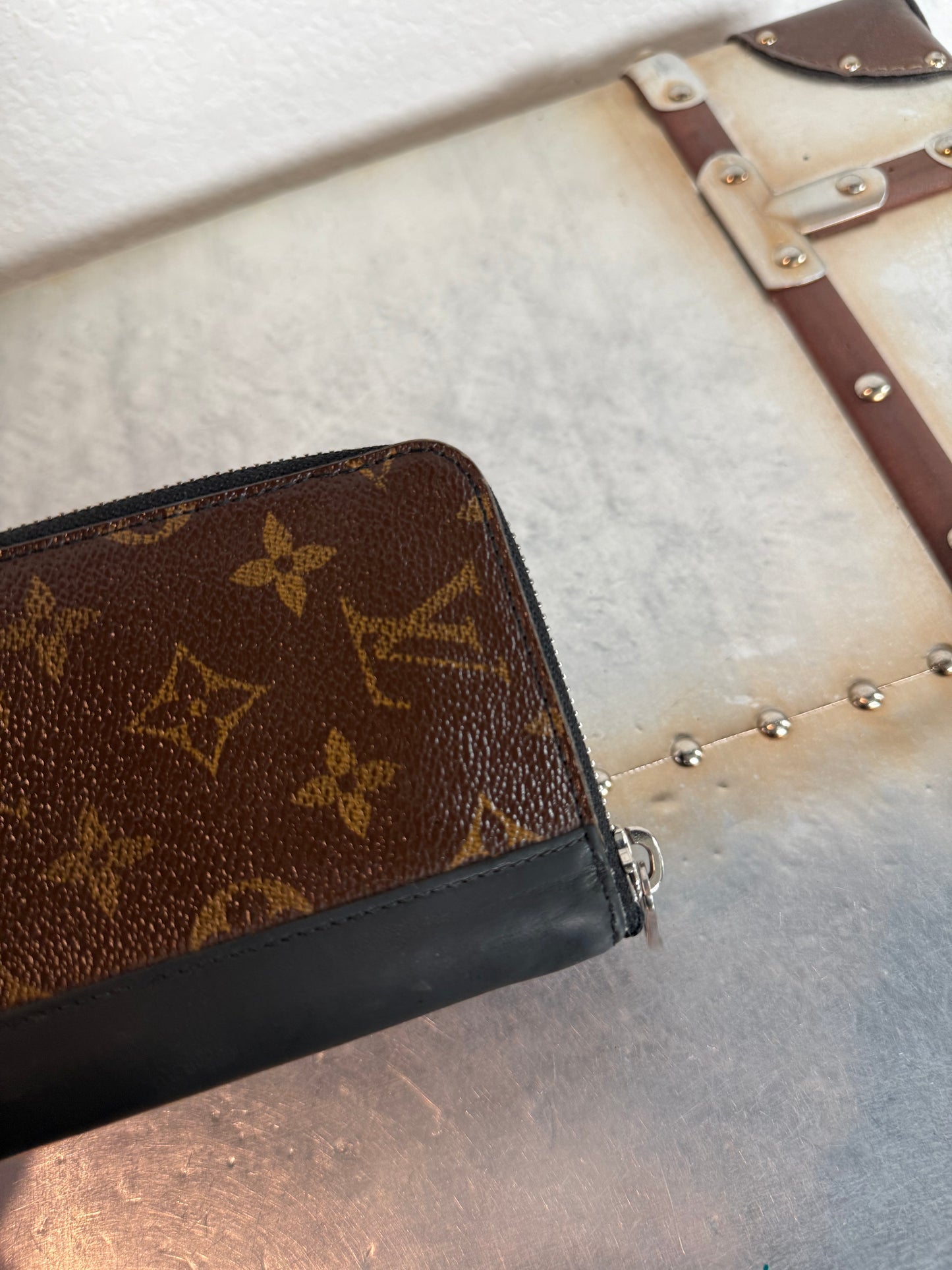 Pre-owned Authentic Louis Vuitton Macassar Vertical Zippy Monogram Wallet