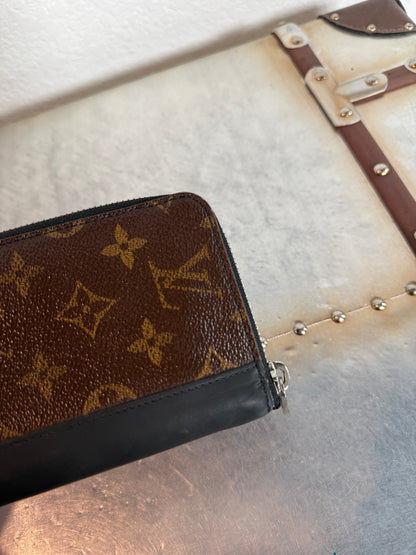 Pre-owned Authentic Louis Vuitton Macassar Vertical Zippy Monogram Wallet