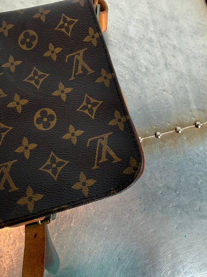 Pre-owned Louis Vuitton Cartouchiere MM Monogram Shoulder / Crossbody Bag