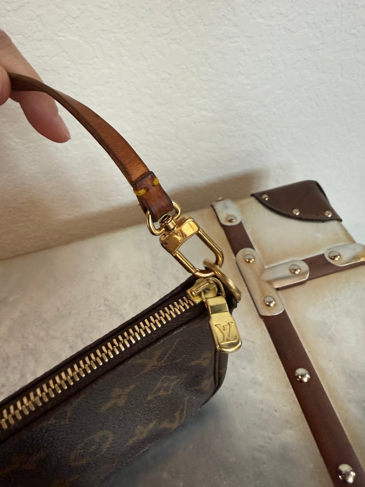 Pre-owned Authentic Louis Vuitton Pochette Accessoires Monogram Shoulder / Handbag
