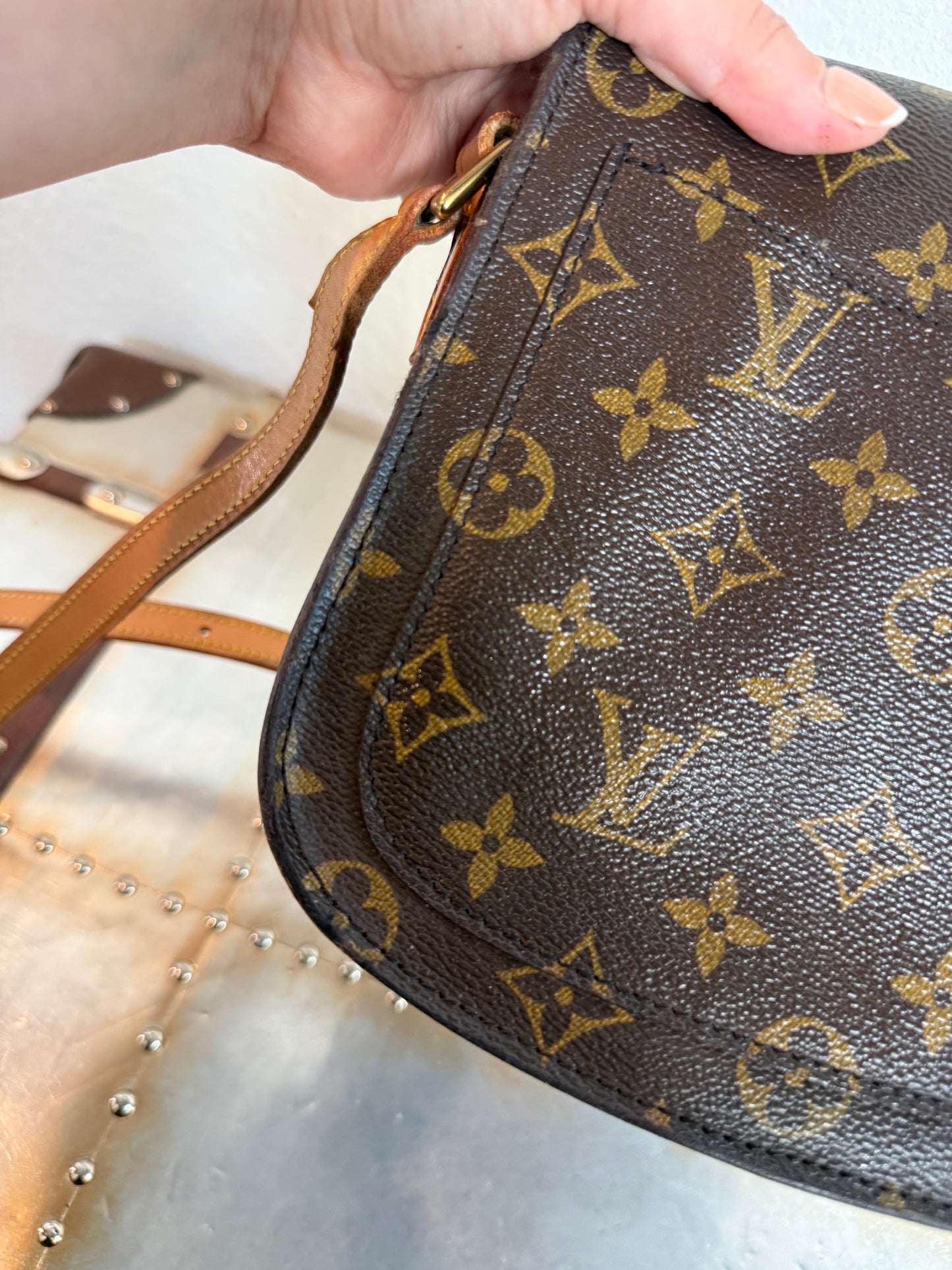 Pre-owned Authentic Louis Vuitton Saint Cloud MM Monogram Crossbody Bag